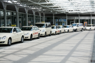 Táxis parados em Aeroporto