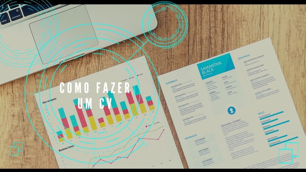 cv em cima duma mesa e computador