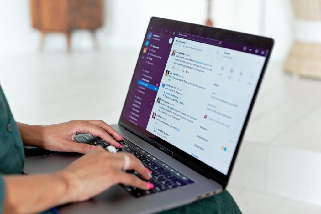 Vista do slack no computador